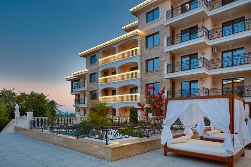 Valencia Gardens Deluxe Apartments เนเซบาร์ ภายนอก รูปภาพ