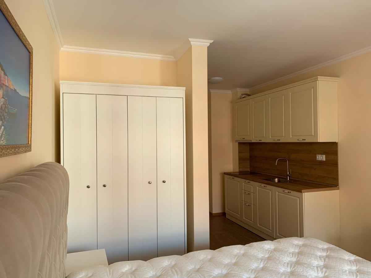 Valencia Gardens Deluxe Apartments เนเซบาร์ ภายนอก รูปภาพ